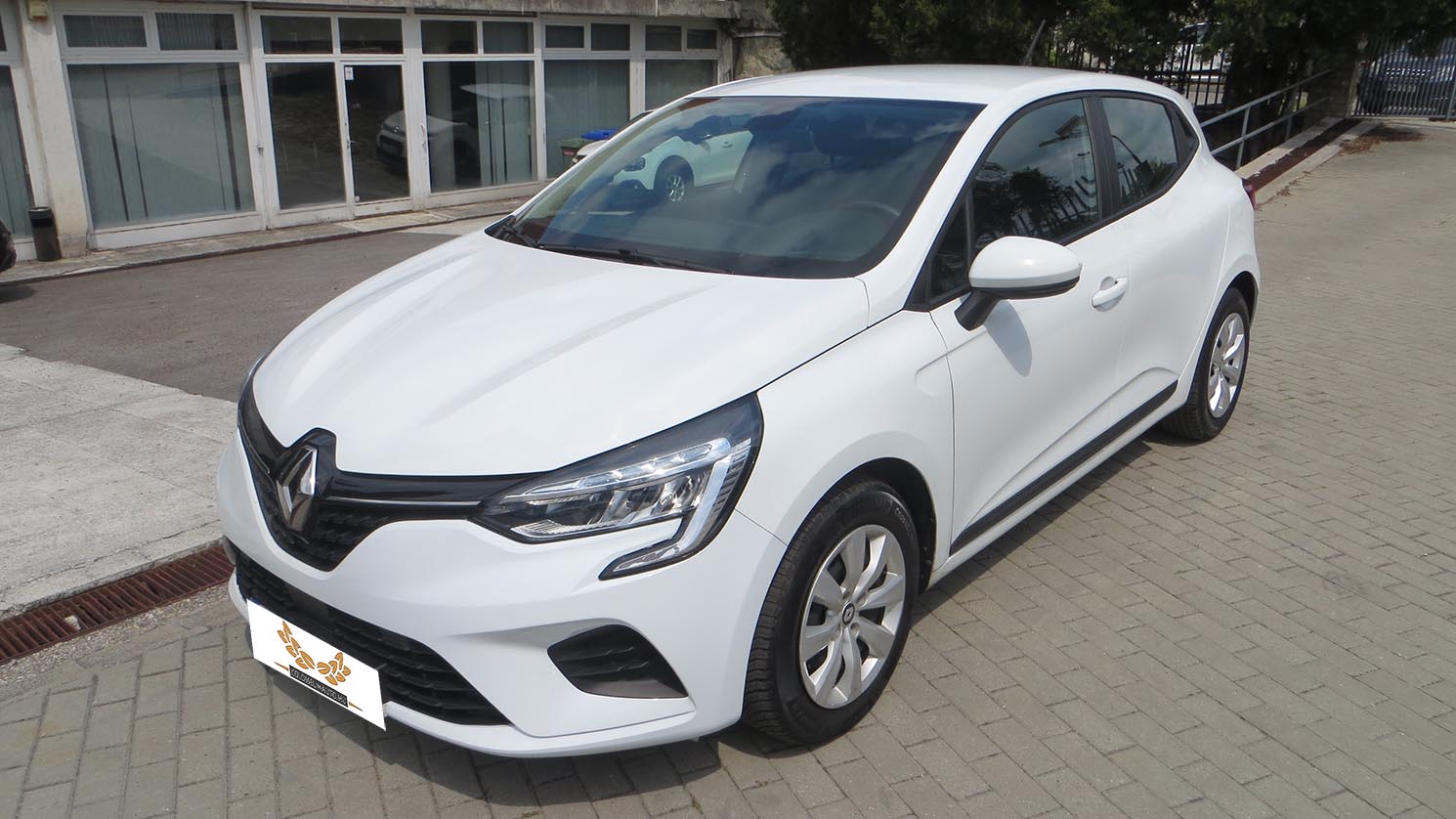 Renault Clio IV 1.5 dCi S&S LED FÉNYSZÓZÓK - 6-OS VÁLTÓ - NAVIGÁCIÓ - GARANTÁLT KM.