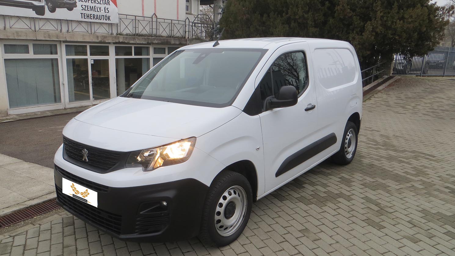 Peugeot Partner 1.5 BlueHDi 130 Premium L1 1000 EAT8 (3 személyes) AUTOMATA GARANTÁLT KM.